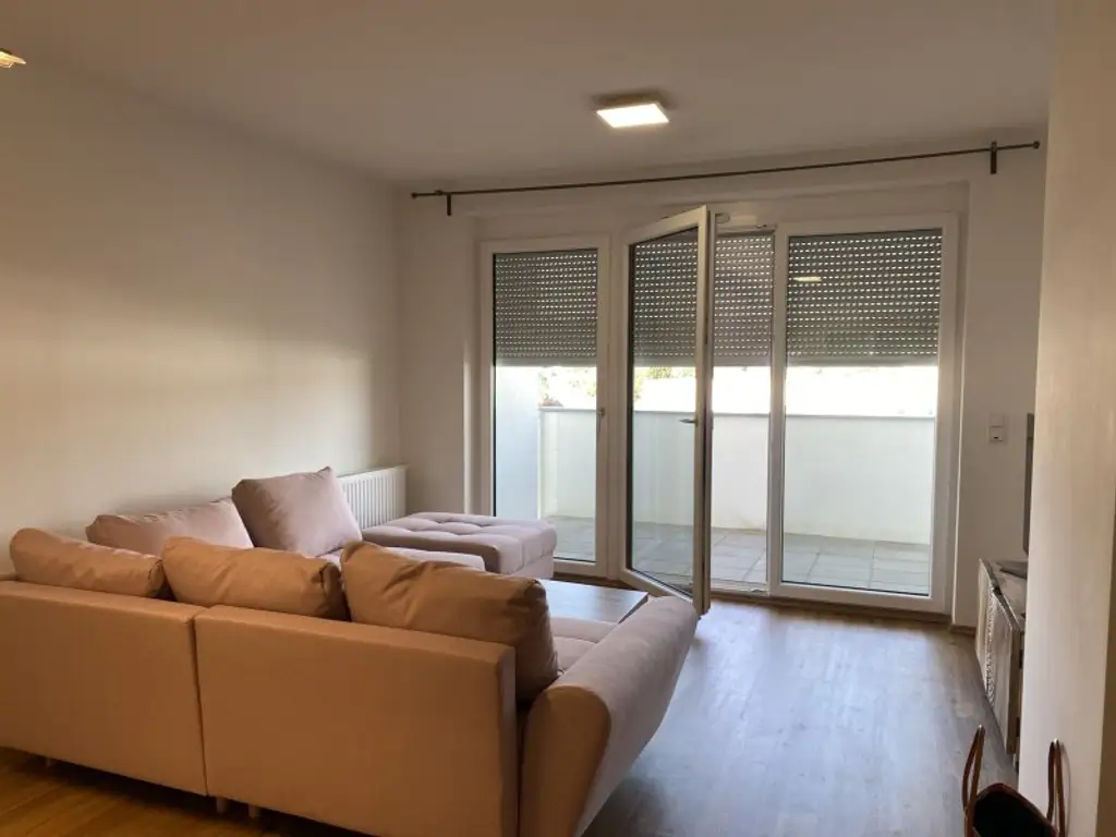 Sehr schöne , neue Mietwohnung, teilmöbliert