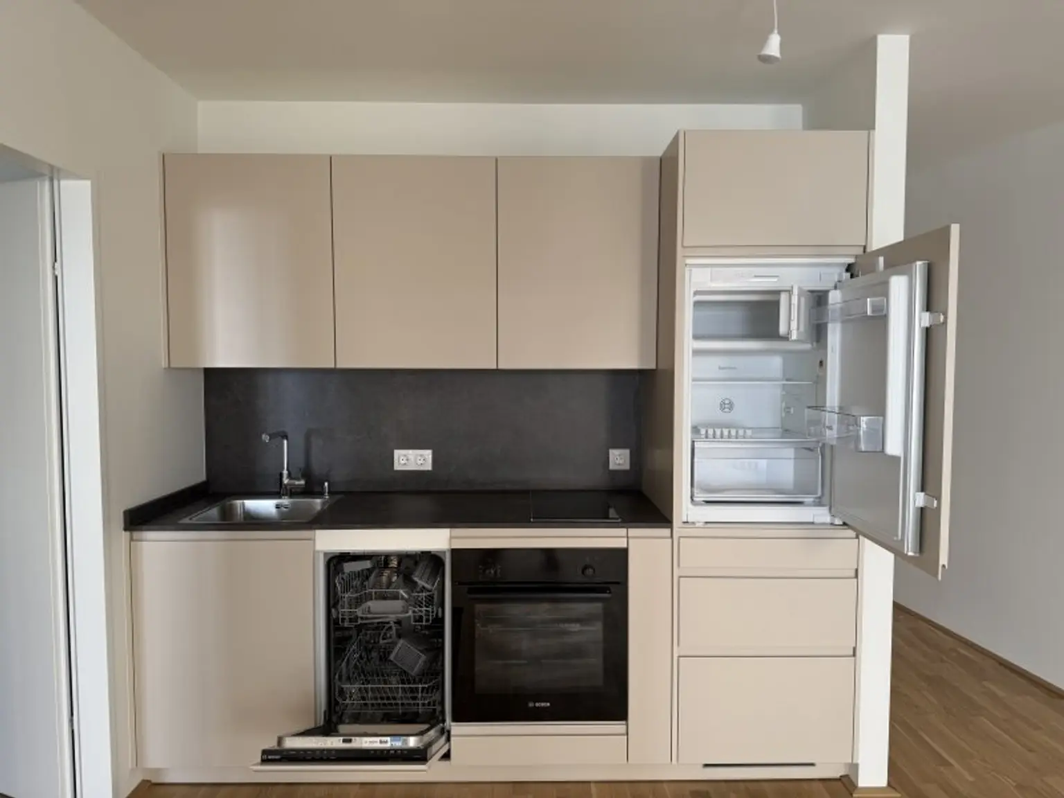 Erstbezug - 2 Zimmerwohnung I Nähe Donau I ca. 5,5m²  Balkon I hochwertige Küche I Tiefgarage I Fußbodenheizung I
