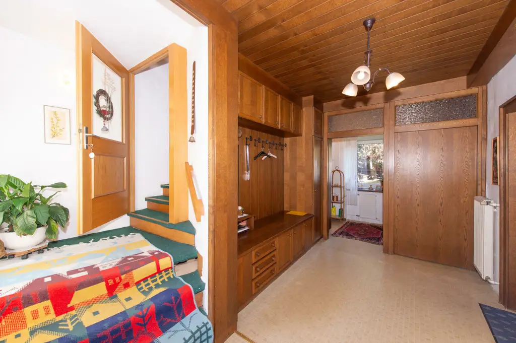 Großzügiges Einfamilienhaus mit viel Platz, hohem Potenzial und hoher Bebauungsdichte – Ideal für Familien oder Investoren