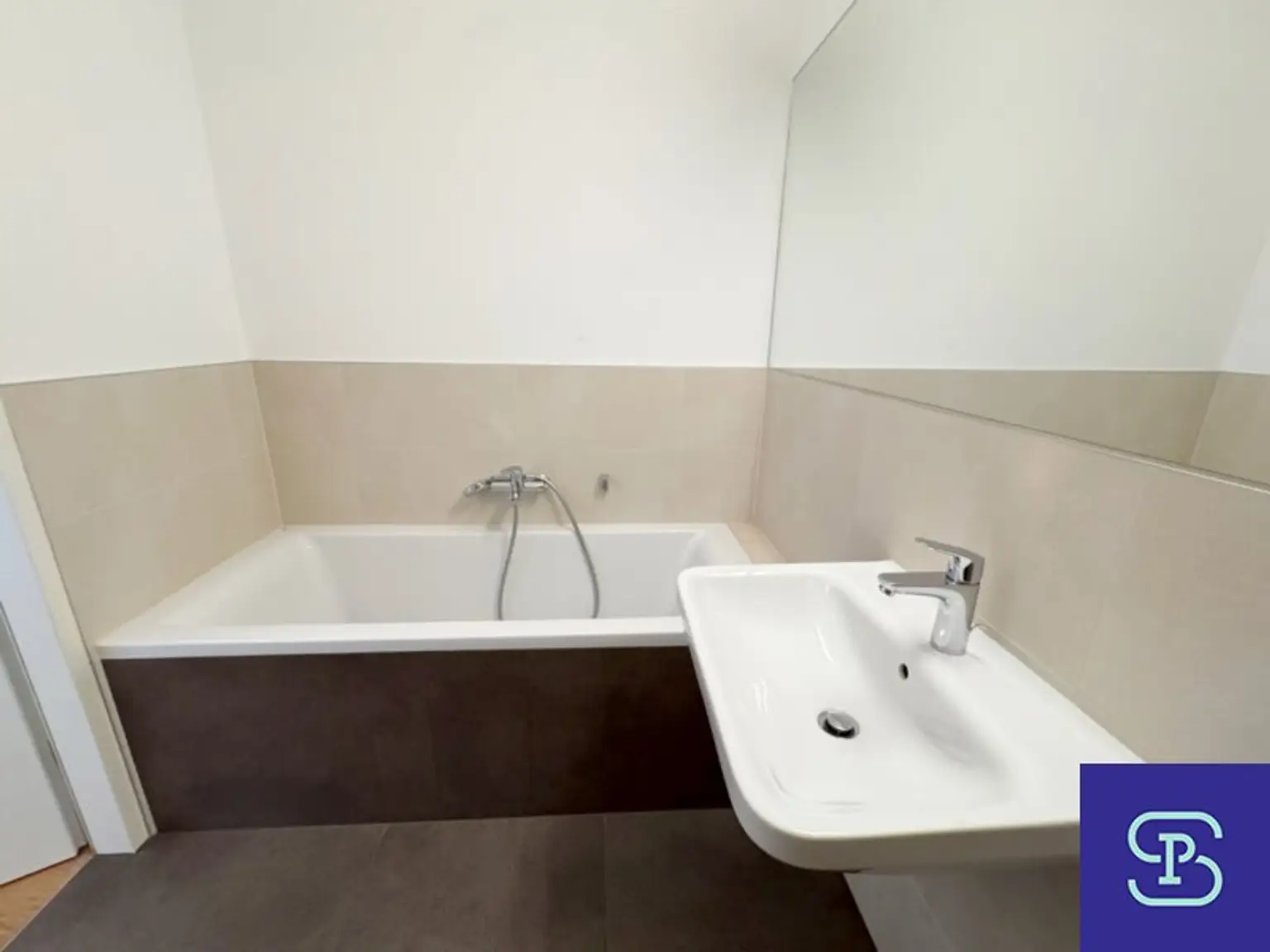 Moderne 68m² DG-Wohnung mit Einbauküche Nähe Pilgramgasse - 1050 Wien