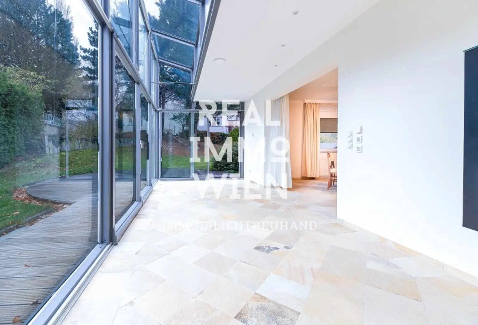 Moderne Villa mit Traumblick am Rande der Stadt..