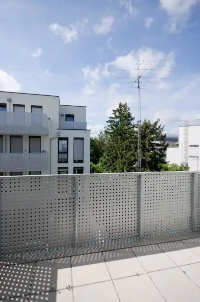 SCHÖNE 2-ZIMMER-WOHNUNG MIT SÜD-BALKON IM ERSTBEZUG