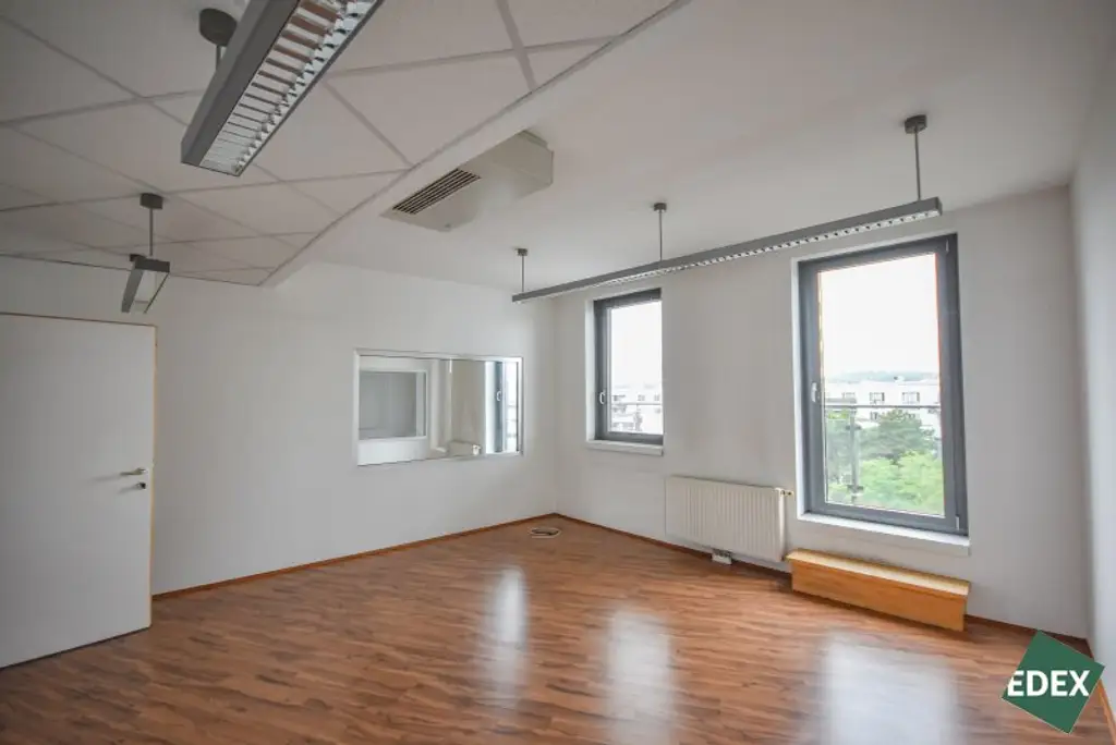 Modernes Büro mit guter Anbindung und Terrasse
