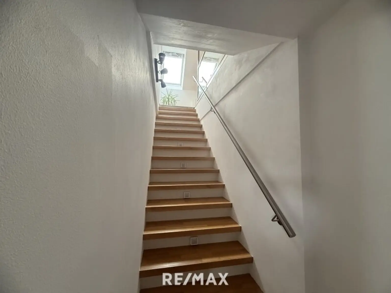 *** Top kernsaniertes 439m² Zinshaus mit Nebengebäude in Kindberg – 4 Einheiten incl. Carports, voll vermietet, starke Renditechance! ***