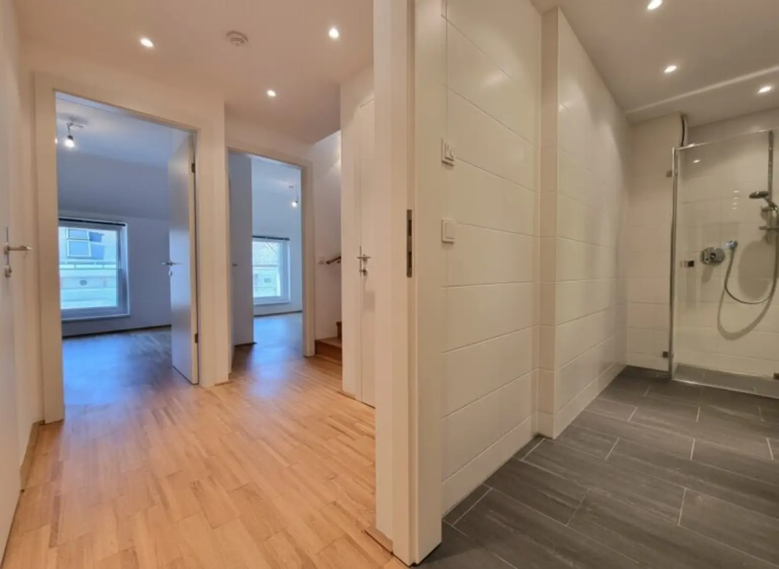 Vorraum / Badezimmer / Schlafzimmer