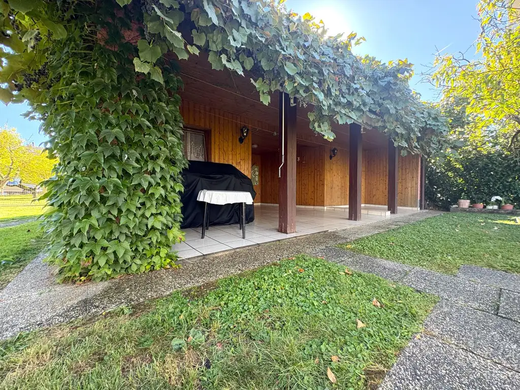 Charmantes Einfamilienhaus mit großem Grundstück und Gartenparadies