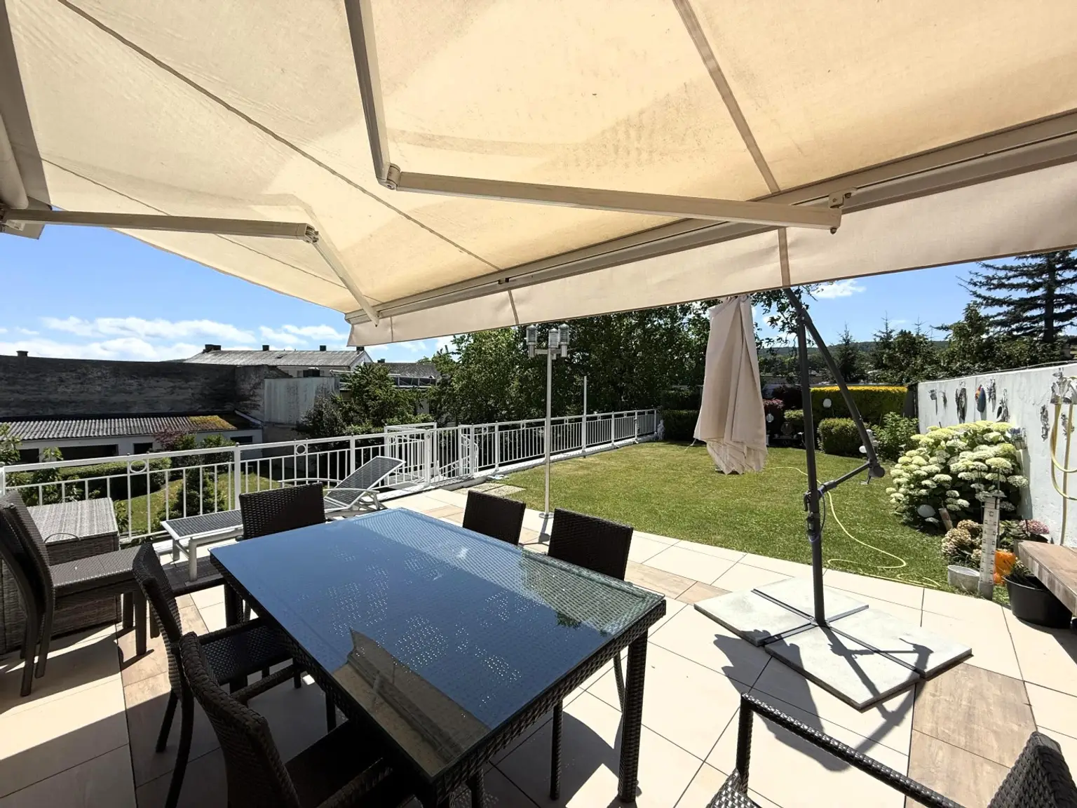 OG / Dachgartenterrasse mit Markise