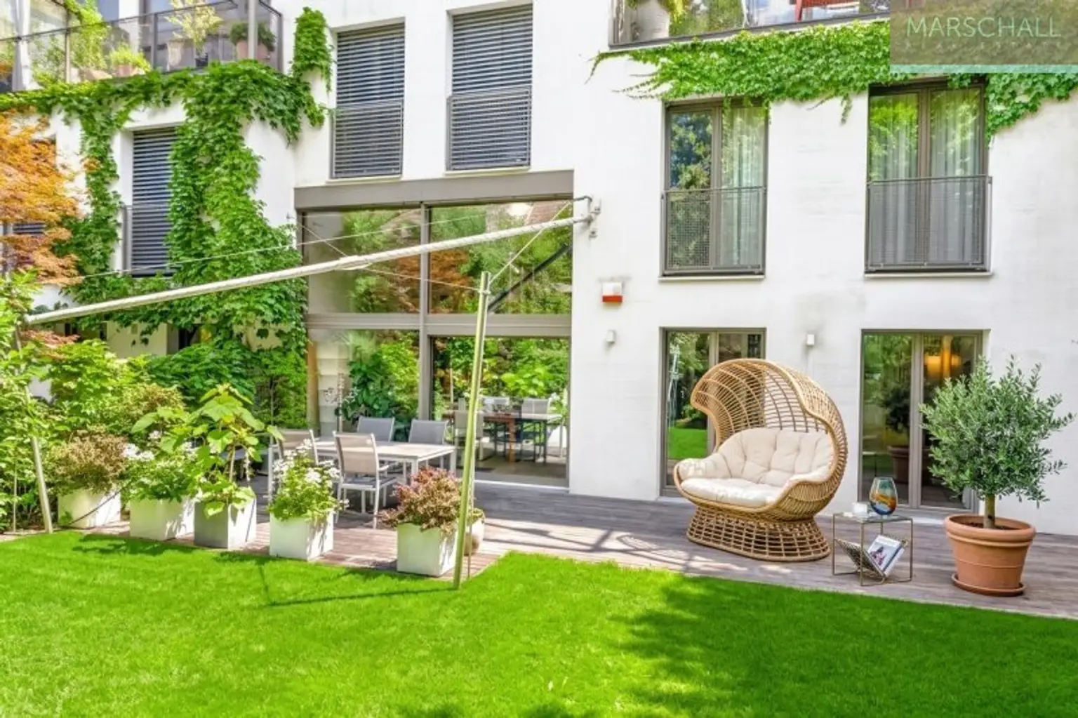 Hausansicht/Garten - Terrasse