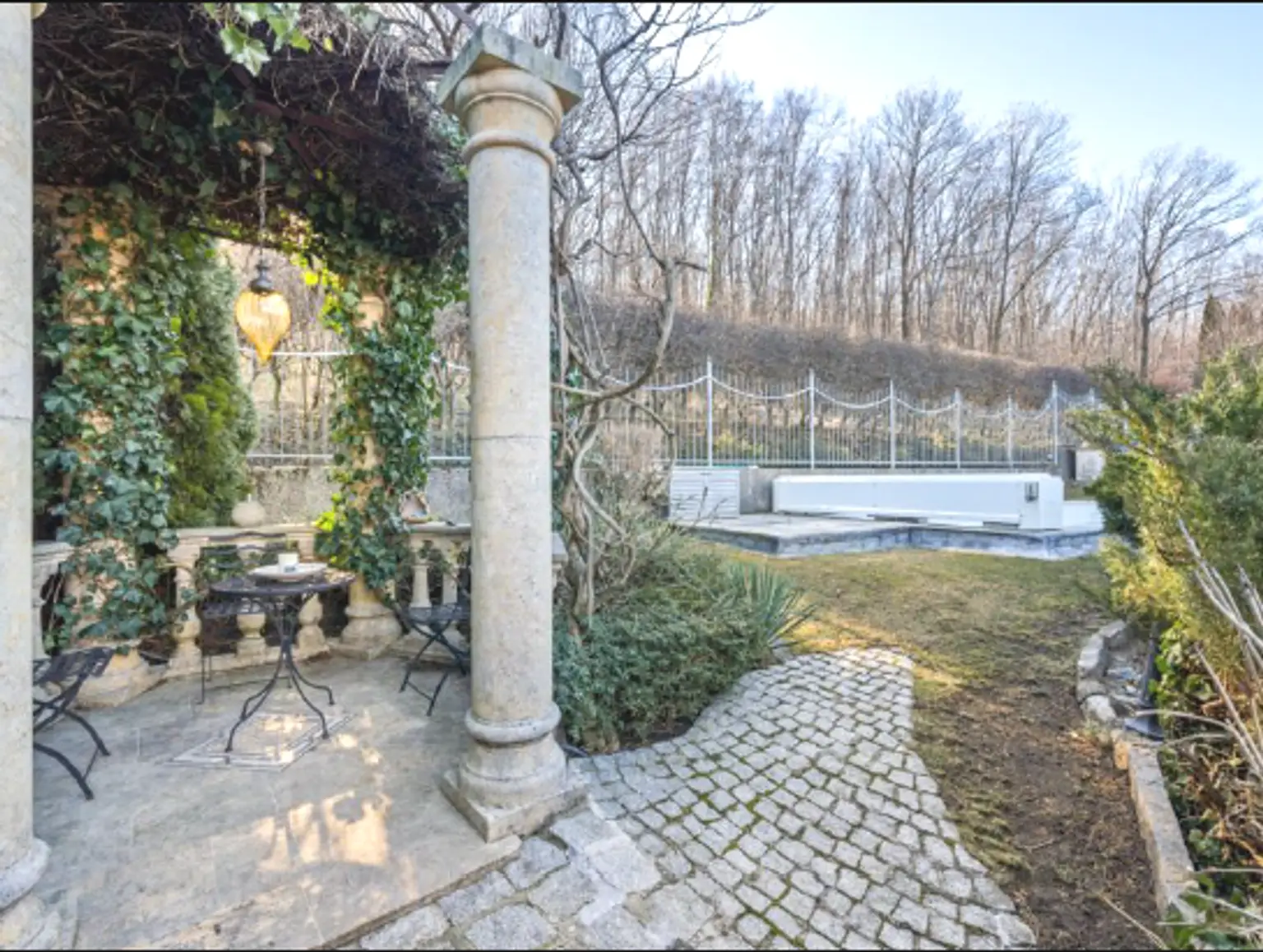 Durchatmen und Abschalten - Großzügige Familienvilla mit viel Platz und Ruhe mitten im Grünen