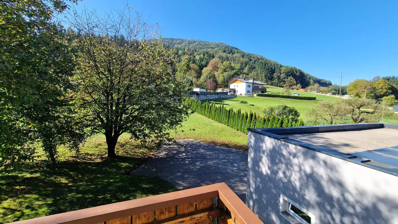 Großes Haus mit 2 Wohneinheiten und schönem Garten in ruhiger Lage in Neuhaus