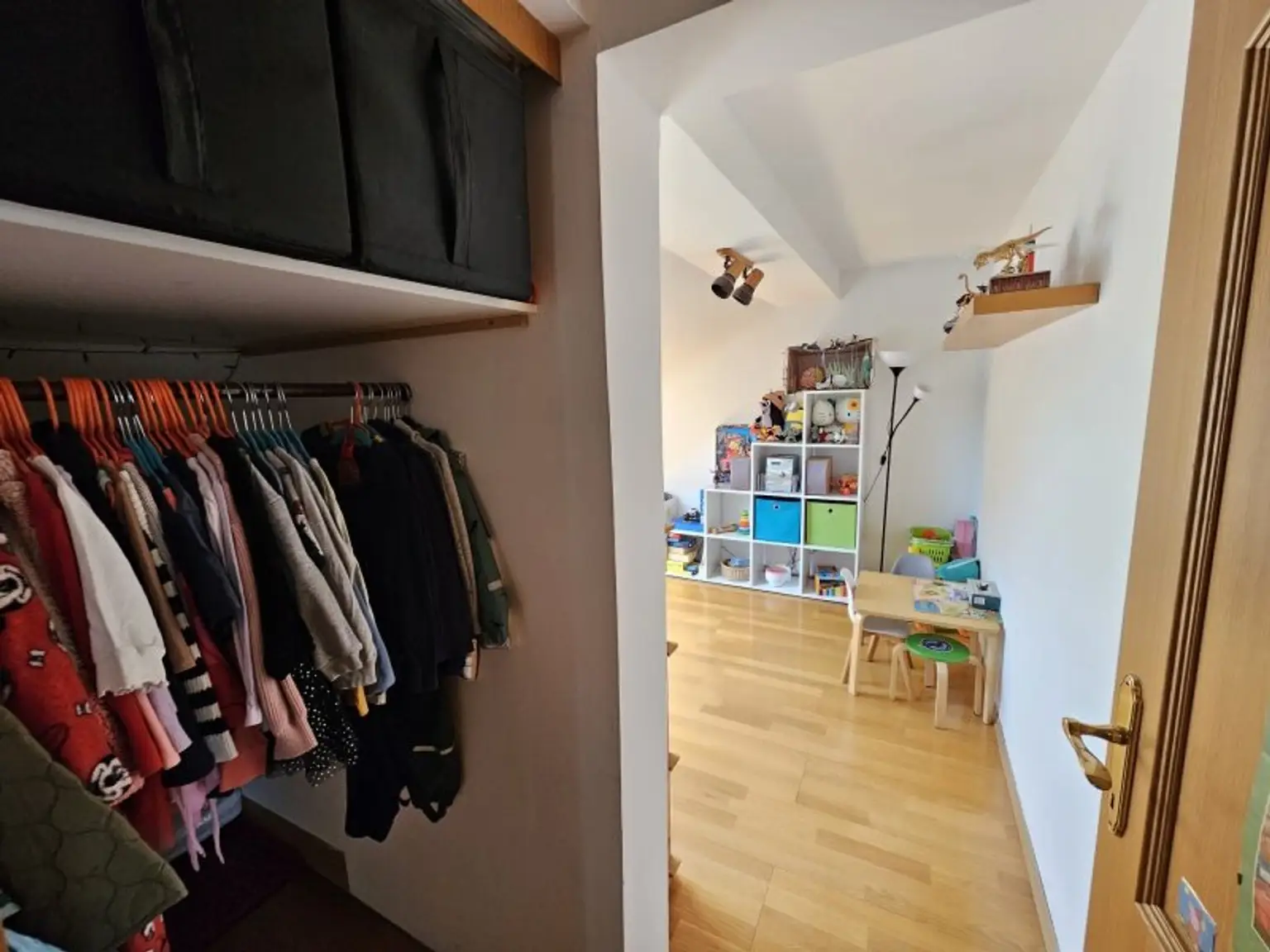 Einfamilienhaus mit Sauna uvm. auf Pachtgrundstück (verlängerbar) in Steinbrunn mit Zugang zum Badeteich!
