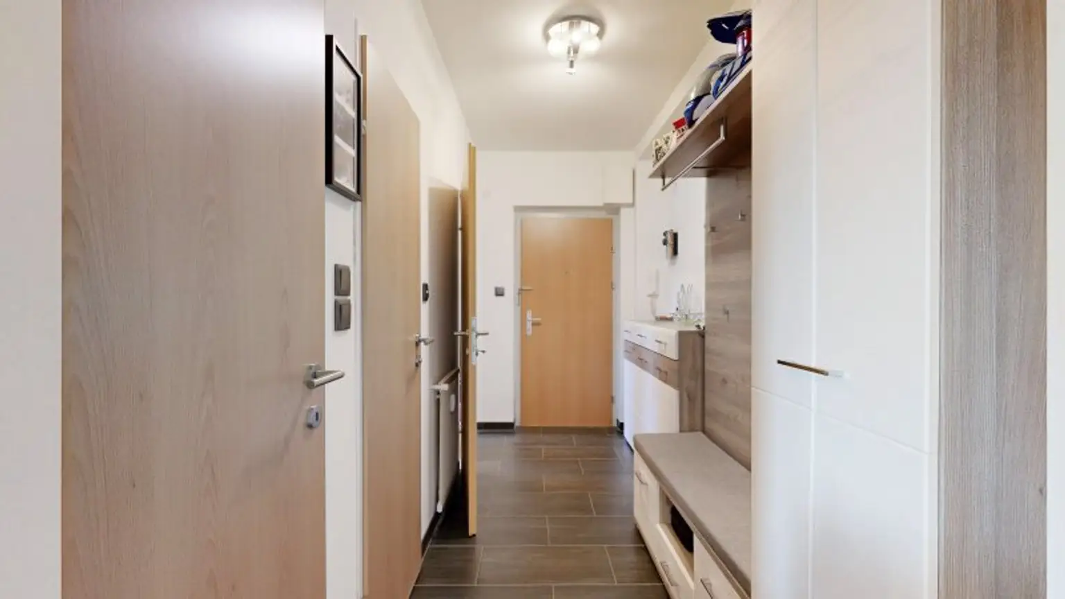 Eingangsbereich mit Garderobe