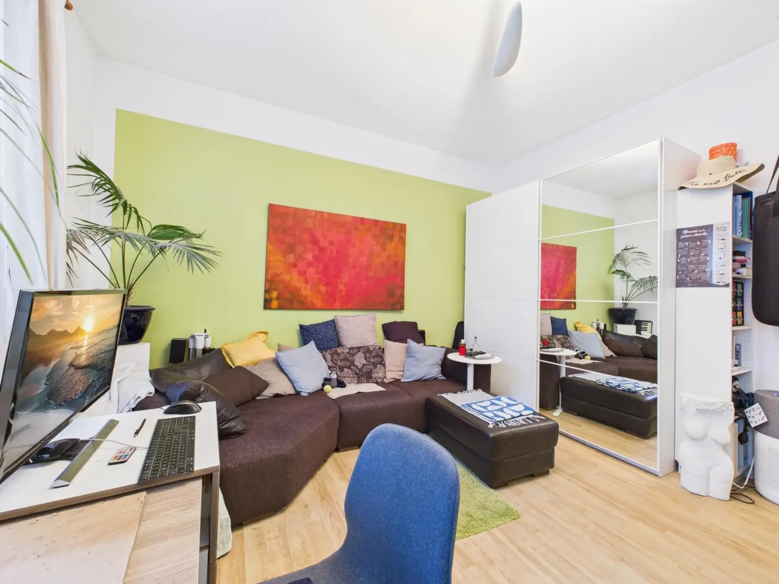 CAM04191G0-PR0075-STILL004