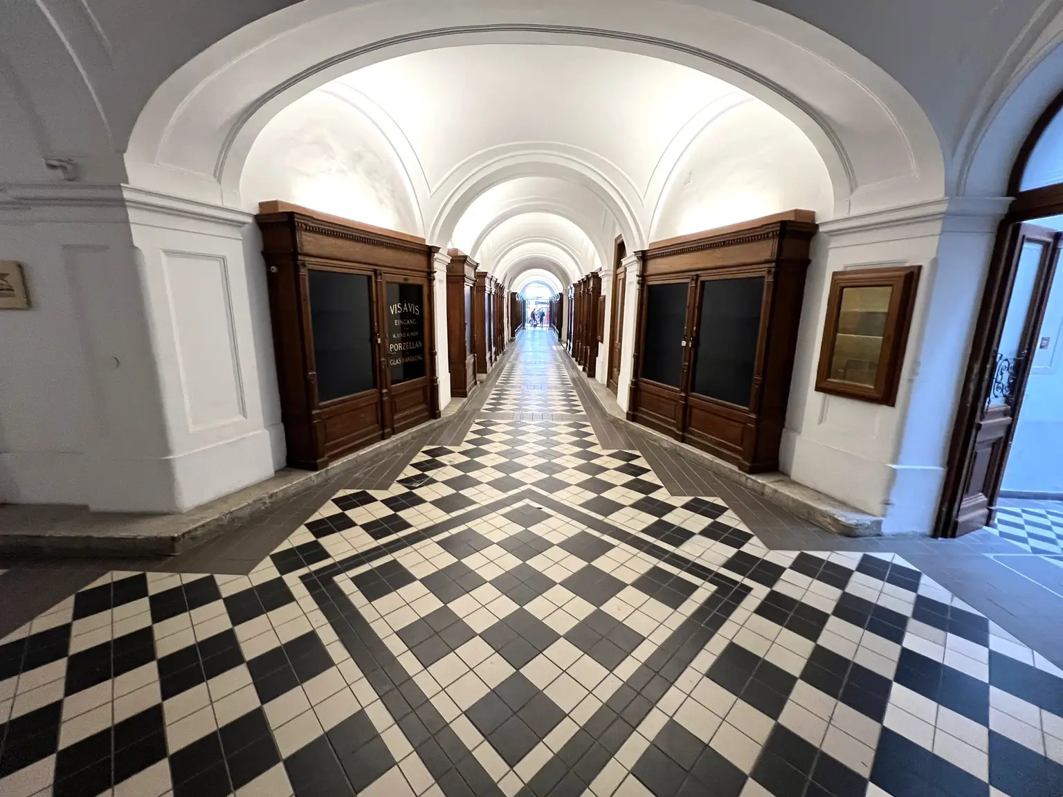 Charmante Altbauwohnung im Herzen Wiens / Charming apartment in an old-style building in the heart of Vienna