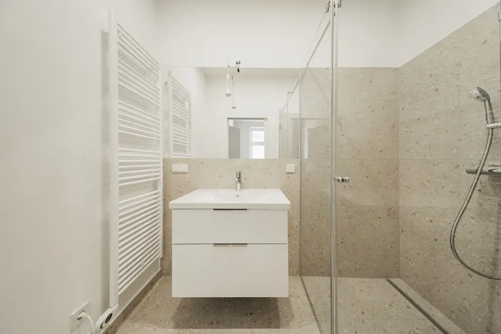 Wunderschöne Altbauwohnung mit modernem Wohnkomfort – sofort bezugsfertig!