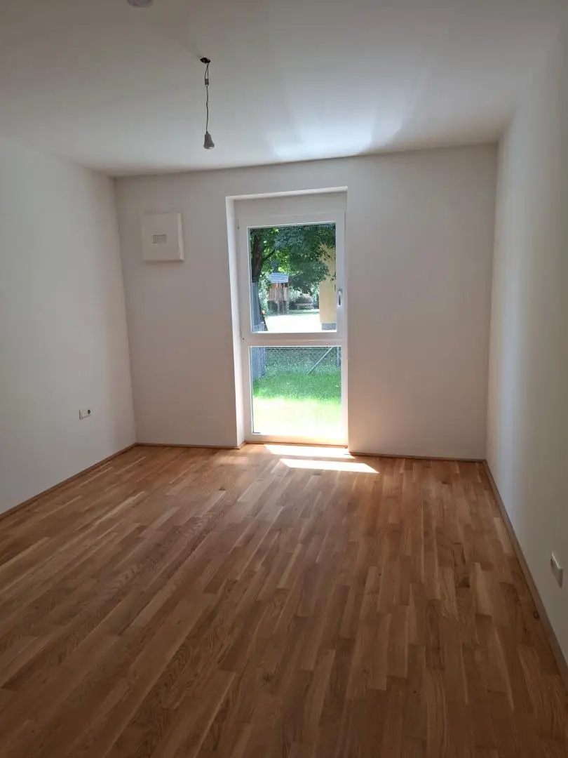 2-Zimmer-Wohnung mit Terrasse und Eigengarten und 2 Parkplätzen (1 x in Tiefgarage) zu vermieten