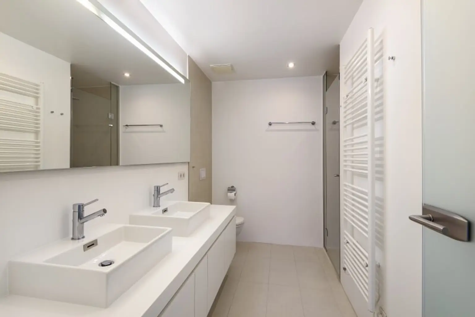 Duschbad angeschlossen an das Schlazimmer 1