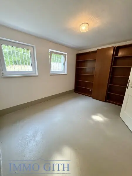 GROSSZÜGIGE DOPPELHAUSHÄLFTE IN GRÜNRUHELAGE MIT WIENBLICK IN MARIA ENZERSDORF ZU MIETEN!