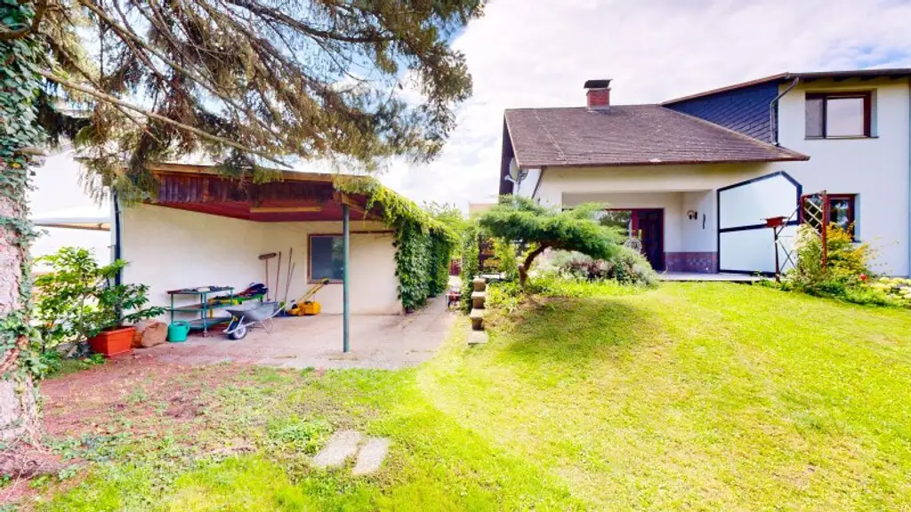 Bemerkenswertes Einfamilienhaus mit viel Entwicklungsmöglichkeit | Pool | Sauna | großer Garten
