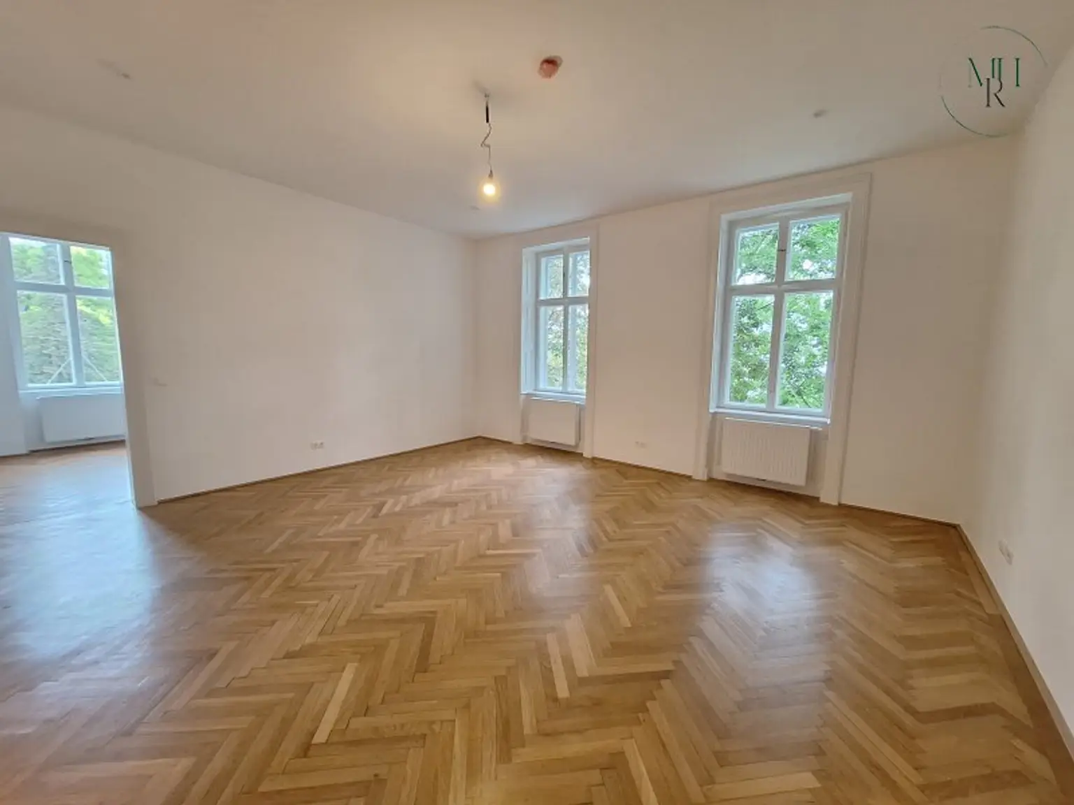 Exklusiv Wohnen in Toplage Währings - hochwertig sanierte Penthousemaisonette mit Grünblick und Garten