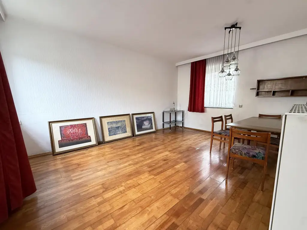 Bürgerliches Einfamilienhaus mit viel Platz, liebenswerten Garten und tollem Ausblick!