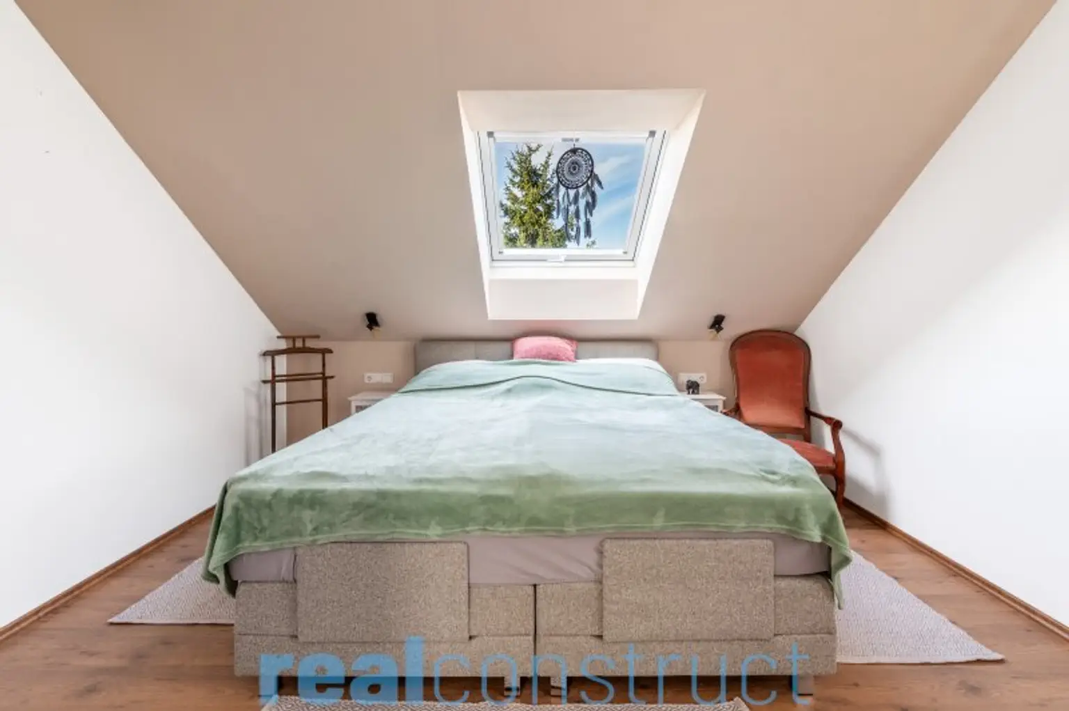 Ökologisch nachhaltiges Einfamilienhaus mit ERDWÄRME-Heizung in bester Lage von Bad Erlach