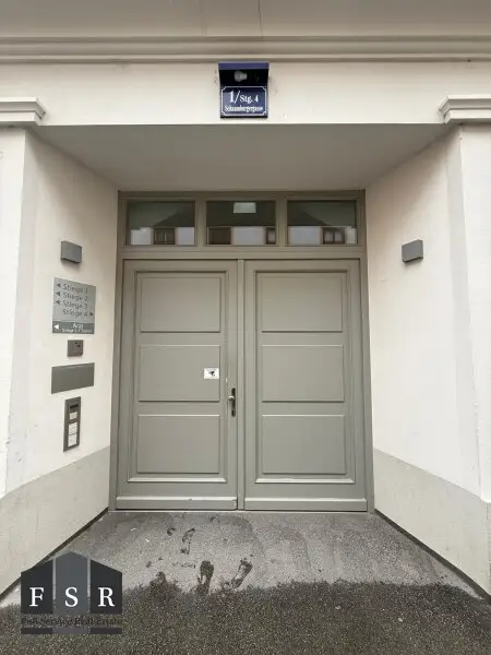 Alles da - Moderne und elegante Altbauwohnung mit Balkon in bester Lage + 1x Garagenplatz und Einbauküche im Preis inkludiert
