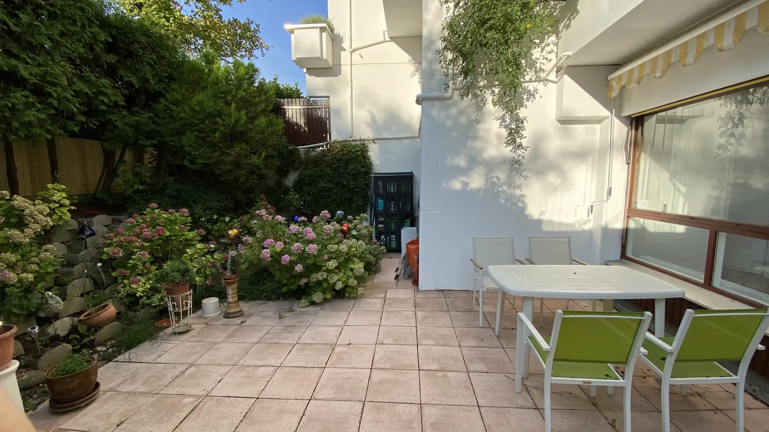 Gartenwohnung mit Pool- und Wellnessbereich
