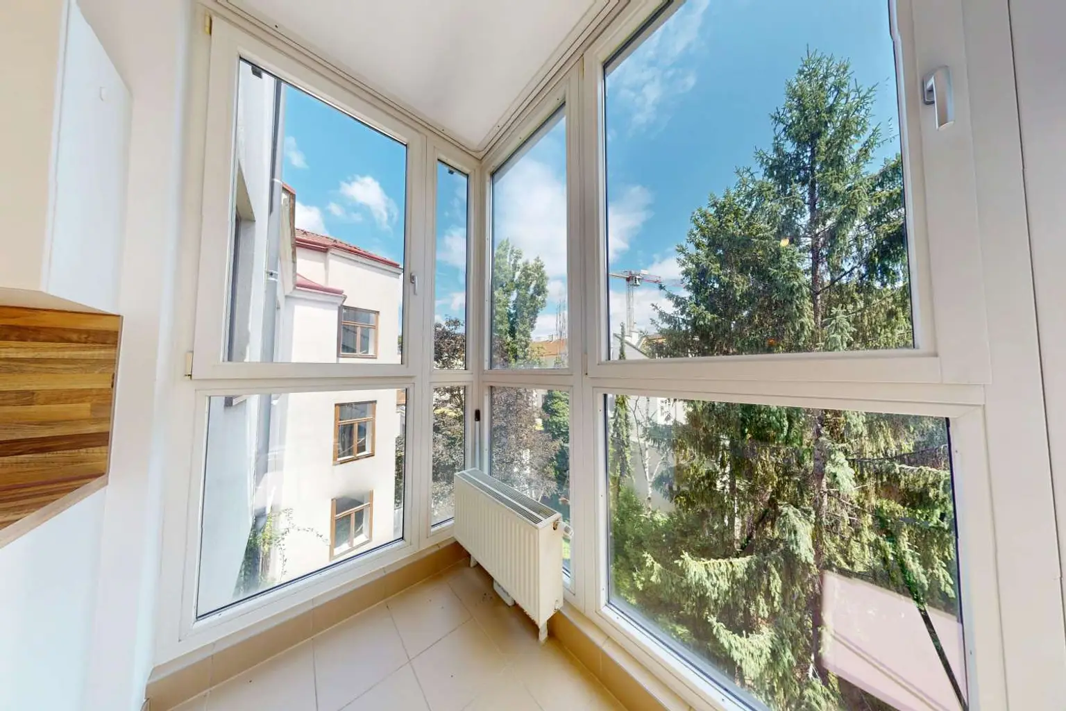 Historischer Charme trifft moderne Wohnqualität – 
3-Zimmer-Wohnung mit Innenhof-Terrasse