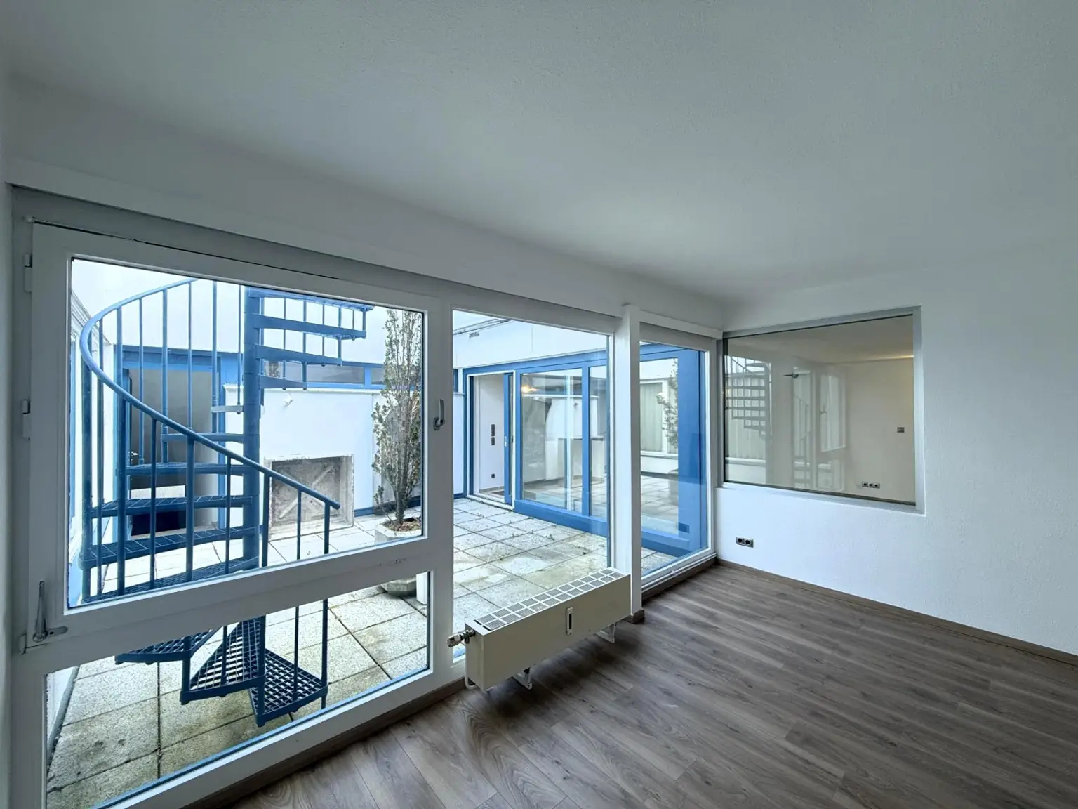 Modernes Atelier, Loft, Dachterrasse im Neunzehnten // Modern Studio, loft, roof terrace in the nineteenth //