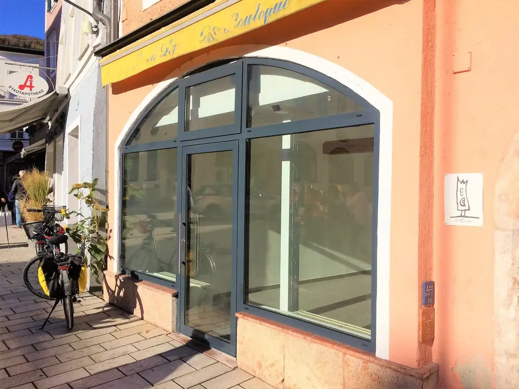 Direkt am Bayrhamerplatz