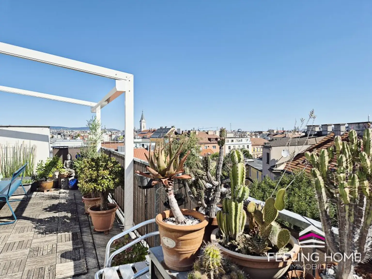 SPEKTAKULÄR! DG-Maisonette mit 5,20m Deckenhöhe & traumhafter Galerie – Wohnen wie im Loft mit großer Terrasse!