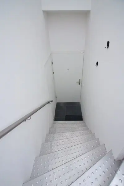 Helle, großzügige Maisonette-Wohnung mit 2 Bädern | ~ 20 m² große, private Terrasse direkt auf Wohnebene | Nahe Elterleinplatz