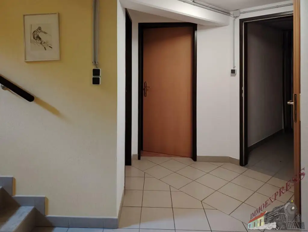 Tolle Villa mit neuer PV-Anlage bietet viel Platz und ruhige, grüne Umgebung – 38 min zur Stadtgrenze Wien!