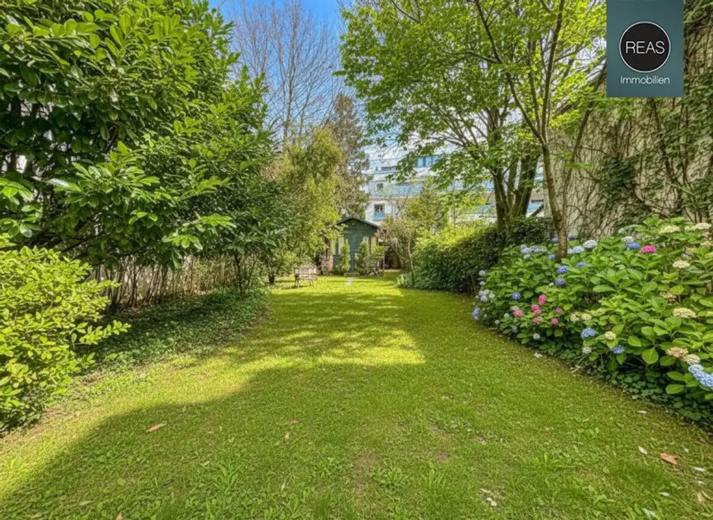 Provisionsfrei: Traumhaftes Stadthaus mit Garten in Gersthofer Bestlage!