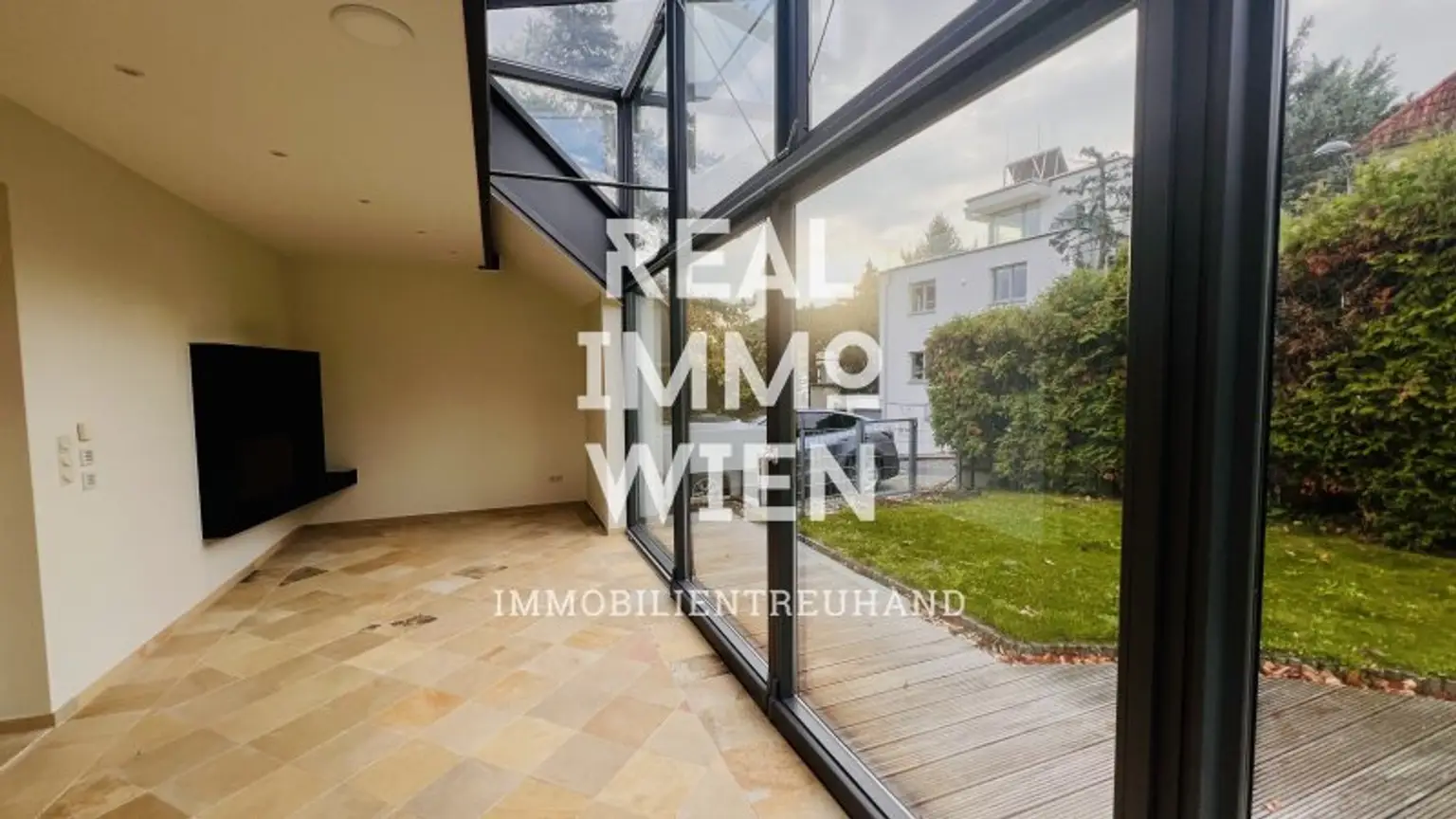 Moderne Villa mit Traumblick am Rande der Stadt..