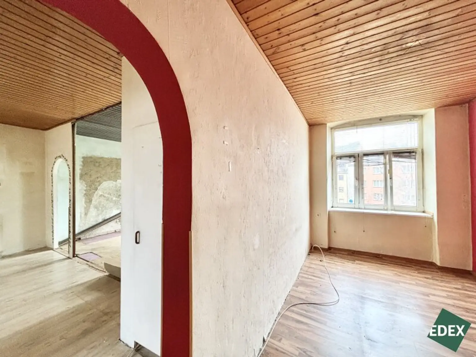 Sanierungsbedürftige 2,5-Zimmer-Altbauwohnung in guter Lage in Meidling