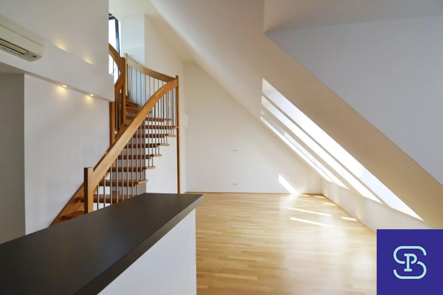 Sanierte 104m² Maisonette-Dachwohnung mit Terrasse und Klima - 1150 Wien