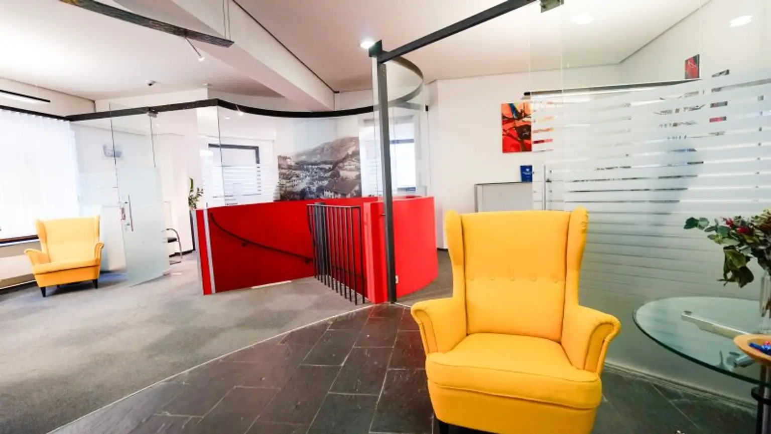 Ab sofort: zu Mieten: Großzügiges Geschäftslokal im Herzen von Igls