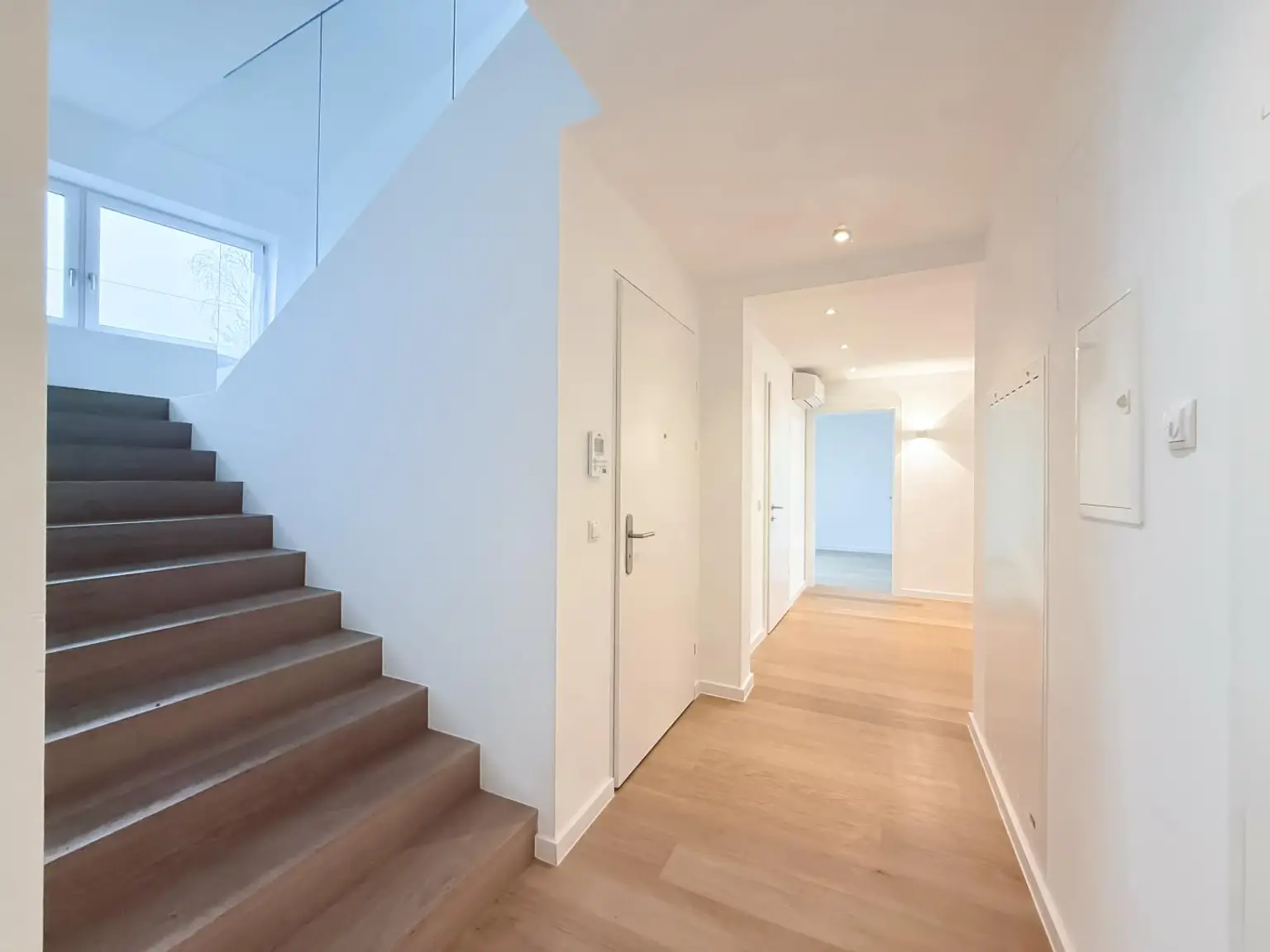 LUXUS, Ruhe, Fernblick| Große TERRASSE| BALKONE | EIGENES POOL