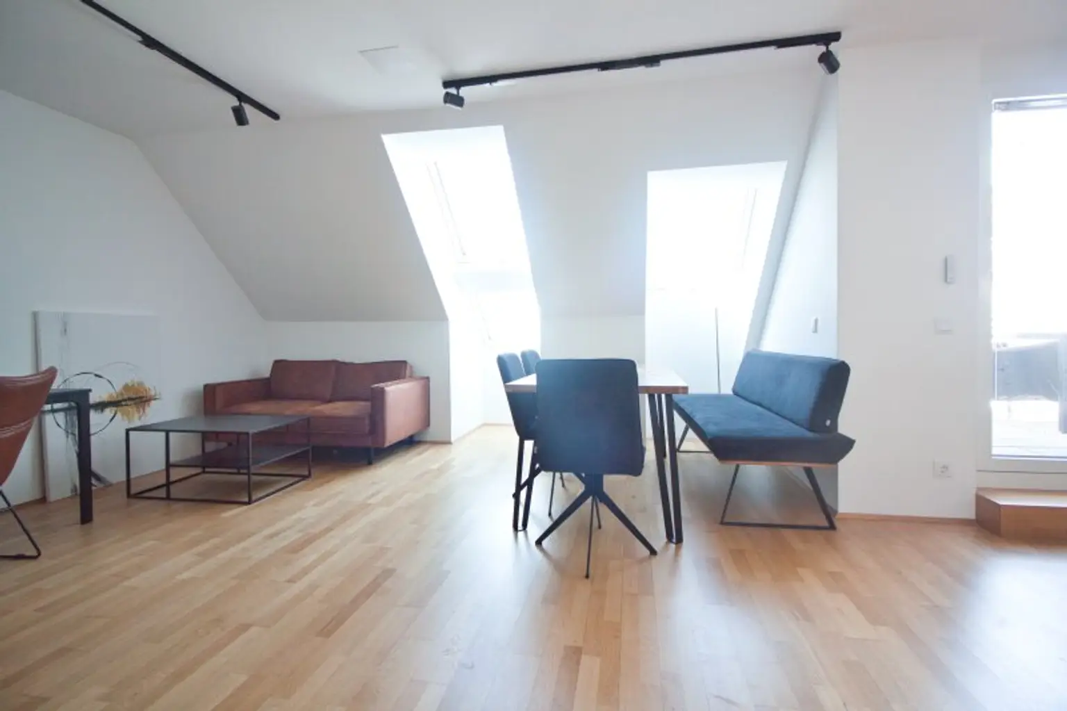 Wohlfühlwohnung mit 4 Zimmern | Terrasse mit Beschattung | Klima | zentral begehbar & ruhig gelegen