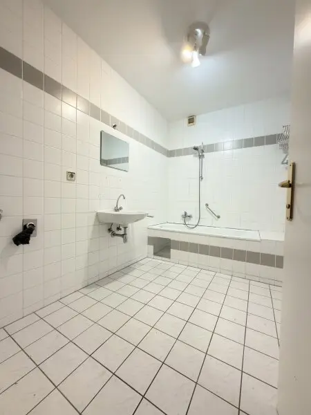 Badezimmer mit WM-Anschluss