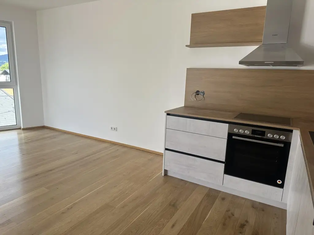 Moderne Dachgeschoßwohnung mit Terrasse und Bergblick