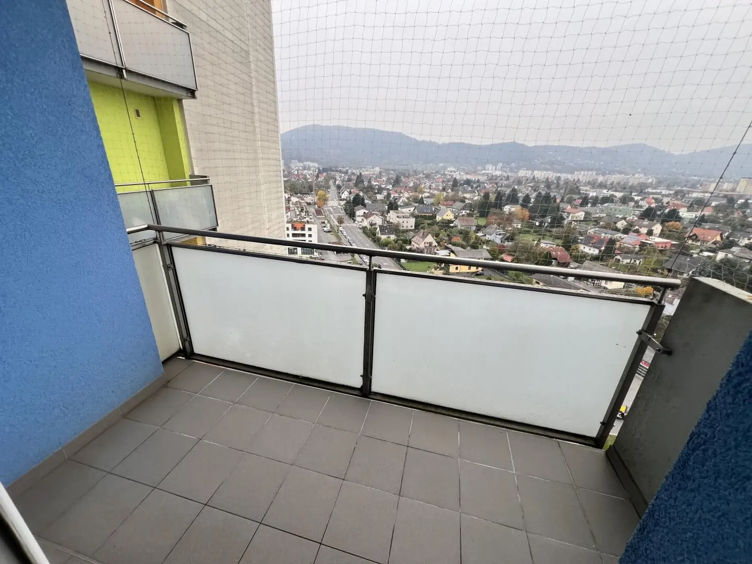 Sanierte 4-Zimmer-Wohnung mit 2 Balkonen und traumhaftem Blick über Graz inkl. Stellplatz