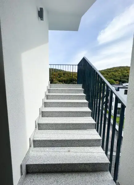 112 m2 Dachgeschosswohnung mit 11 m2 Balkon in Untermauerbach in absoluter Grünruhelage!