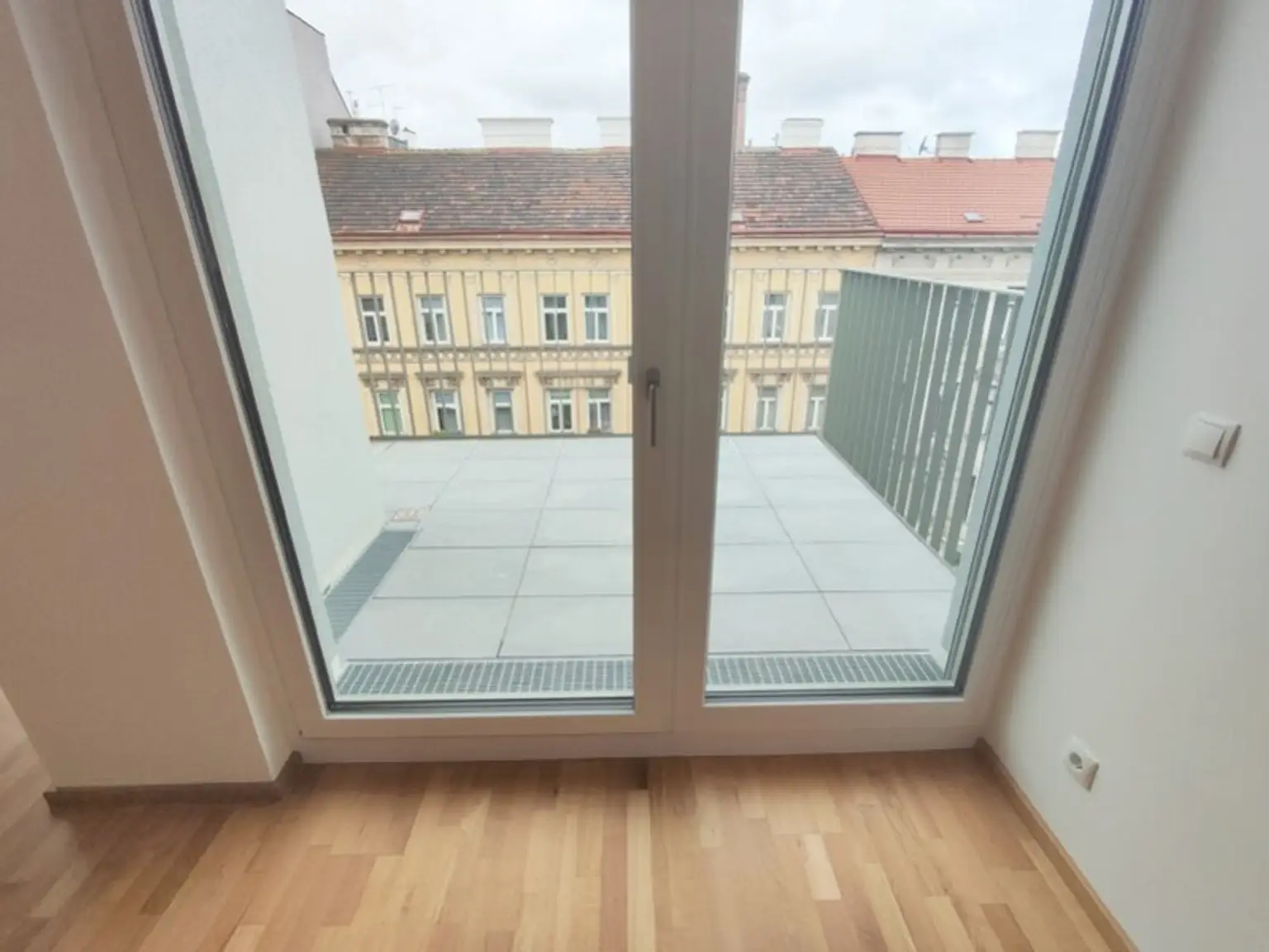 Modern wohnen in Meidling! Neubau 2-Zimmer-Erstbezug mit Balkon im 5. Liftstock - Top62