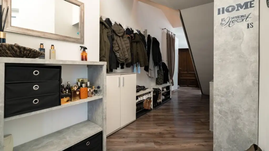 Paradies-Liebhaber aufgepasst! Detailreiches Ein oder Mehrfamilienhaus!