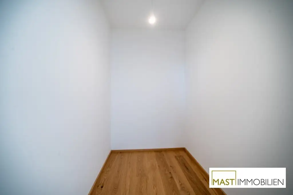 *Sommer 2025* Dachgeschosswohnung mit rund 83 qm Freifläche und direktem Seeblick!
