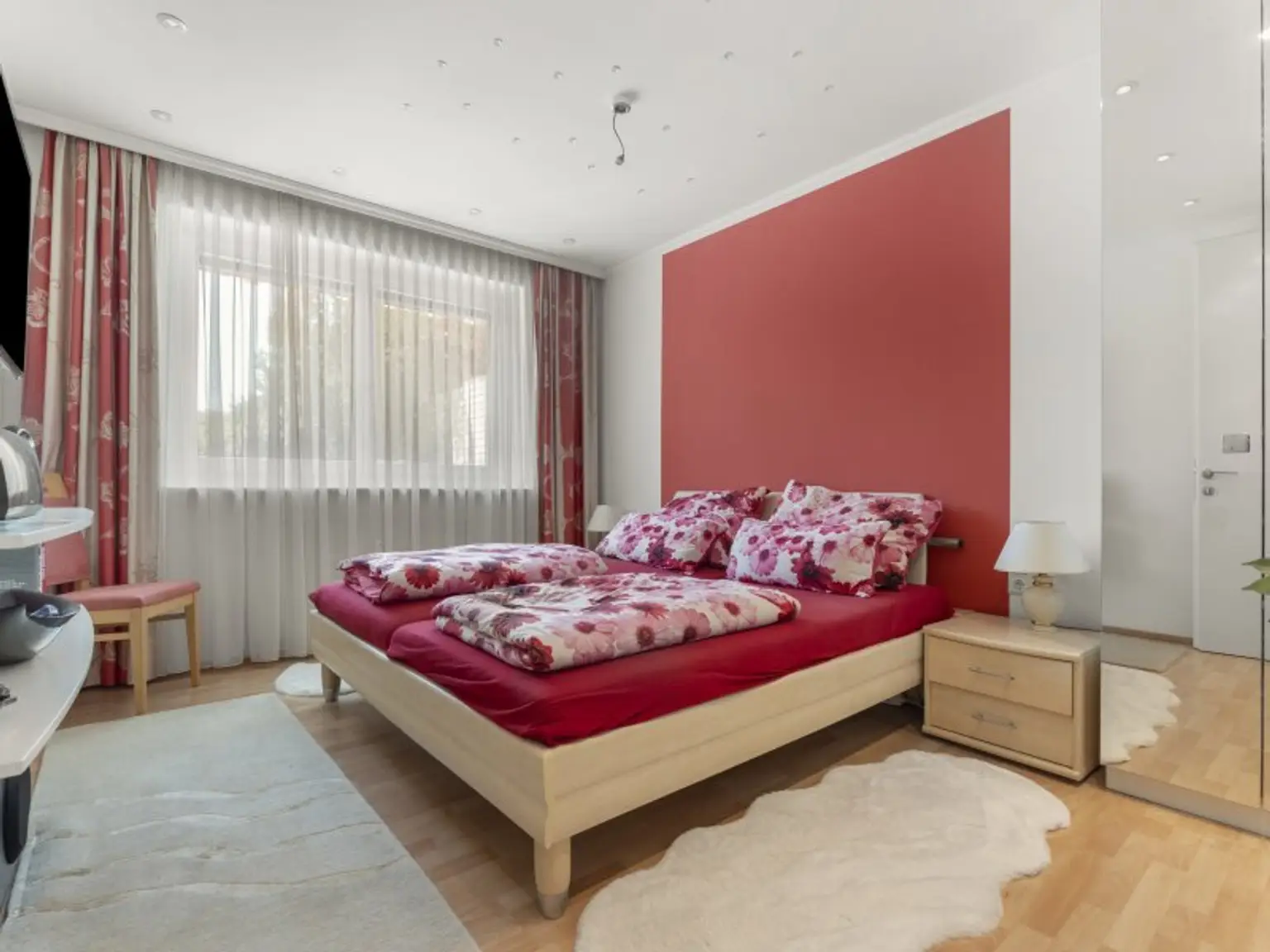 Schöne, vollmöblierte 2 Zi Terrassenwohnung mit XL-Terrasse und Tiefgarage in Waidmannsdorf - Neckheimgasse
