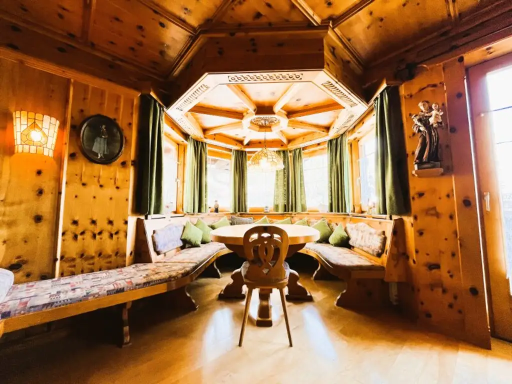 TOP Gelegenheit: Wohnhaus mit touristischer Widmung und über 380m² Wohnfläche fußläufig zum Skigebiet ab sofort kaufen!